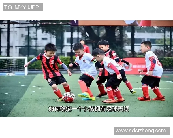 足球明星与小孩温馨互动瞬间感动全场引发热议