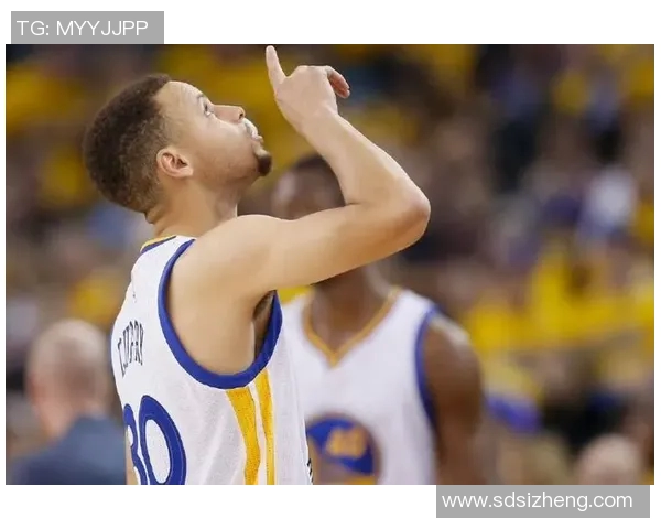 足球明星纷纷送上祝福祝贺库里再创辉煌成就与传奇时刻